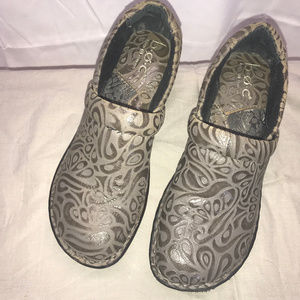 B.O.C Womens Clogs